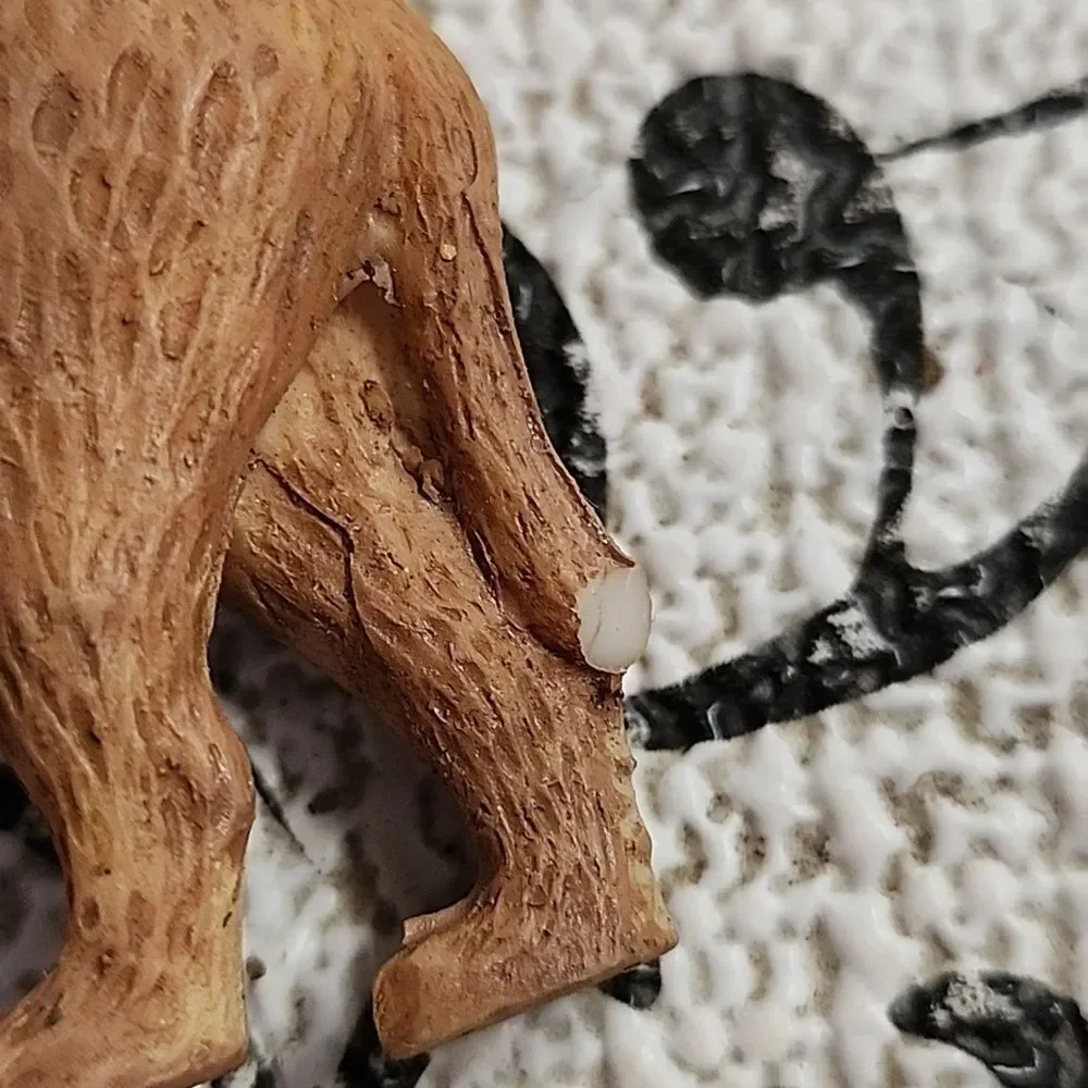 Lion  with Crown Ornament